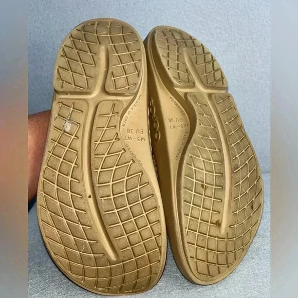 Oofos Women's OOahh Luxe Slide Sandal - Desert Snake slip on comfort - Picture 3 of 6